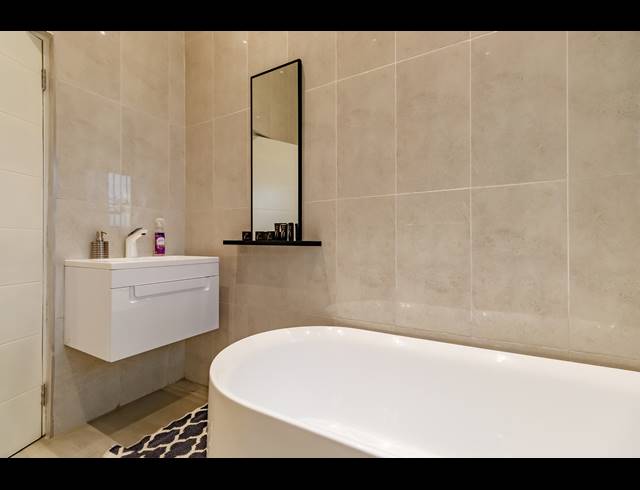 6 bed property to rent in EDENBURG